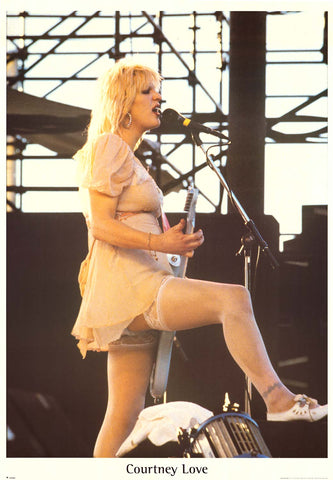 Poster: Courtney Love On Stage (24"x35")